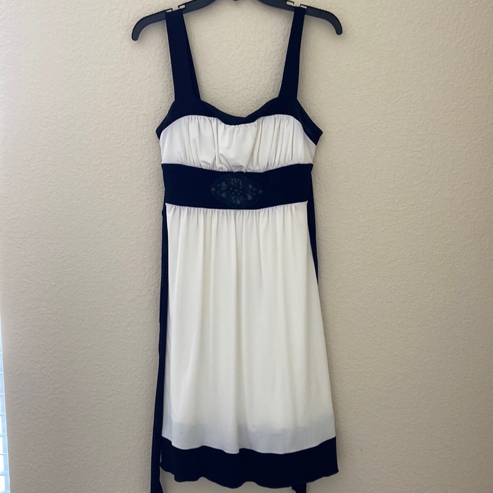 Romantic white and black dress 🖤🤍